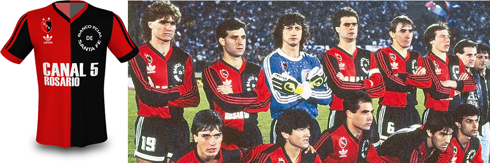 Camiseta utilizada en la final de la Copa Libertadores 1988 frente a Nacional de Montevideo.

 

En la foto: Franco, Martino, Scoponi, Theiler, Pautasso y Sensini. Batistuta, J Rossi, Llop, Alfaro y Almirón.