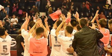 Aplausos: la Lepra se acomodó en la tabla de posiciones tras un nuevo triunfo en el minuto final.