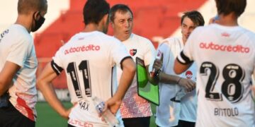 El entrenador tiene a su disposición invaluable experiencia y juventud que promete. Foto: CANOB Oficial.
